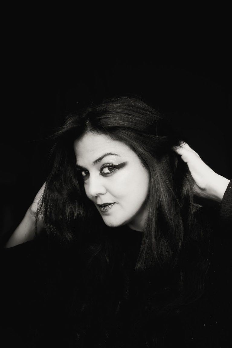 The Shadow Works — a dualidade entre luz e escuridão em forma de som e imagem.