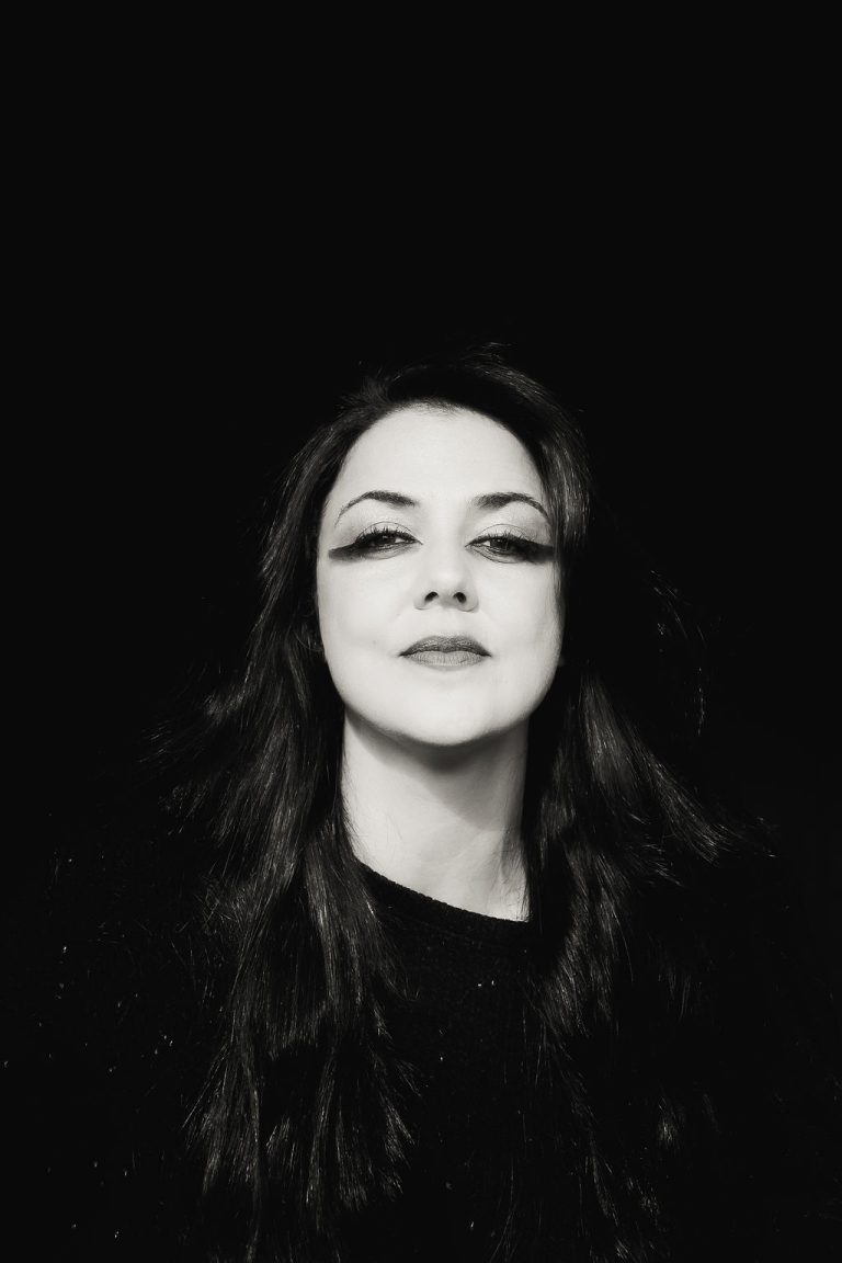 The Shadow Works — a dualidade entre luz e escuridão em forma de som e imagem.