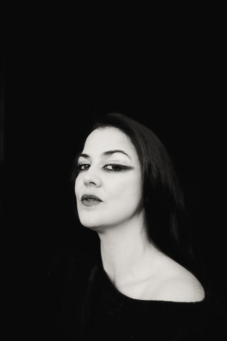 The Shadow Works — a dualidade entre luz e escuridão em forma de som e imagem.